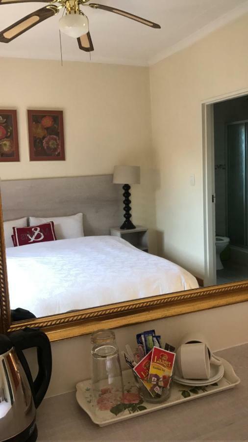 Queenspark Lodge Блоемфонтейн Екстериор снимка