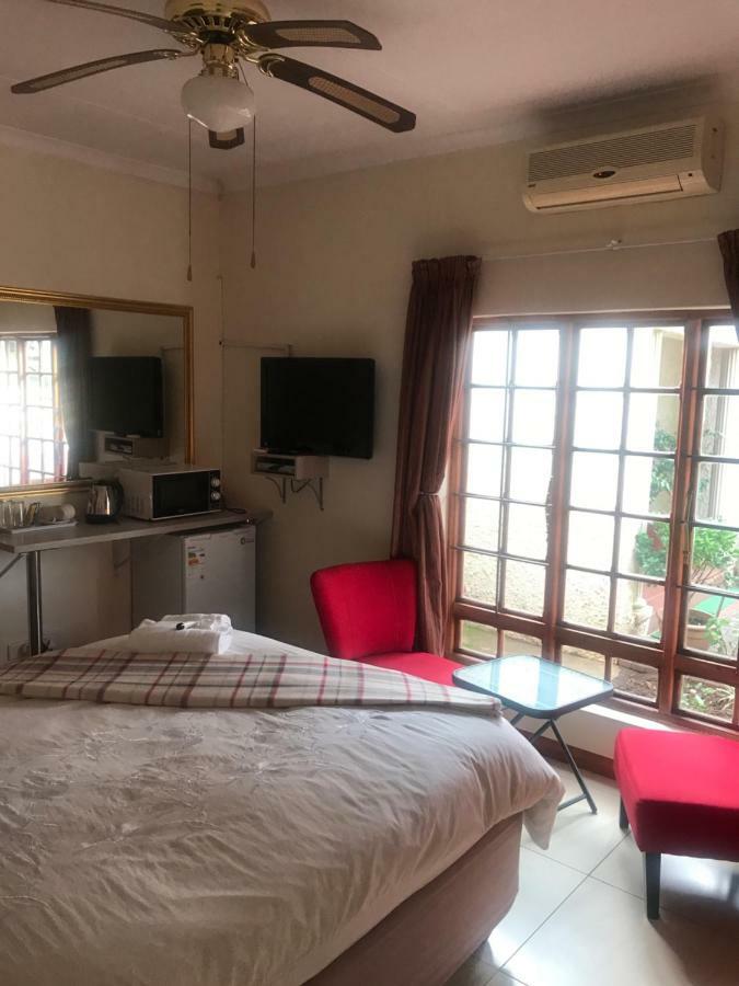 Queenspark Lodge Блоемфонтейн Екстериор снимка